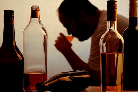 Alkoholne pijače negativno vplivajo na moško moč